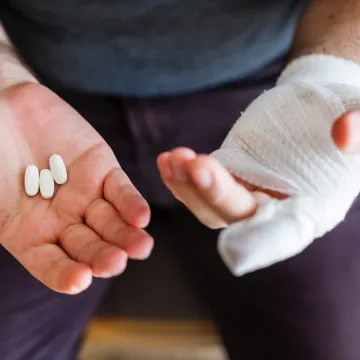 Geblesseerde hand en inzet van enzymen